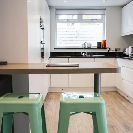 Magnificent House For 6 In Fulham With Back Garden *