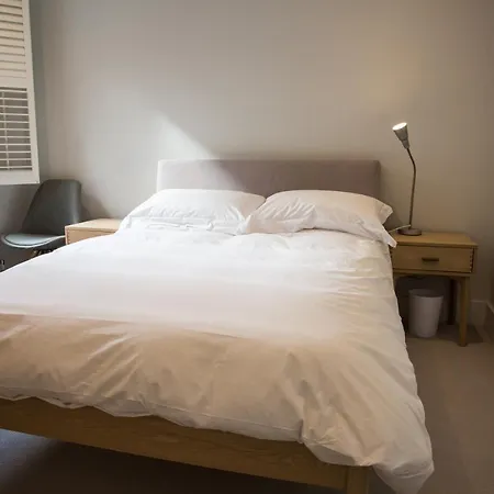 Magnificent House For 6 In Fulham With Back Garden * London
