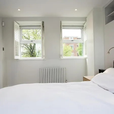 Magnificent House For 6 In Fulham With Back Garden London