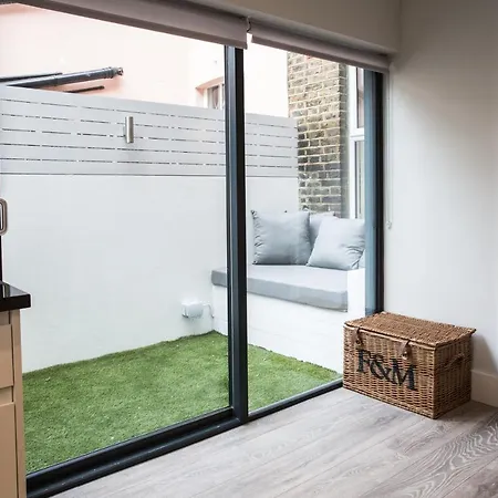 Magnificent House For 6 In Fulham With Back Garden * London