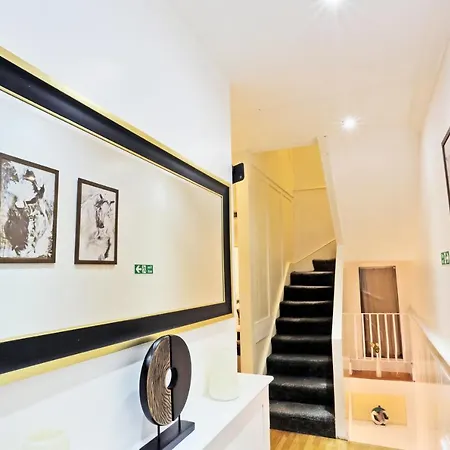 Magical & Charming 8 Covent Garden Townhouse Holiday home