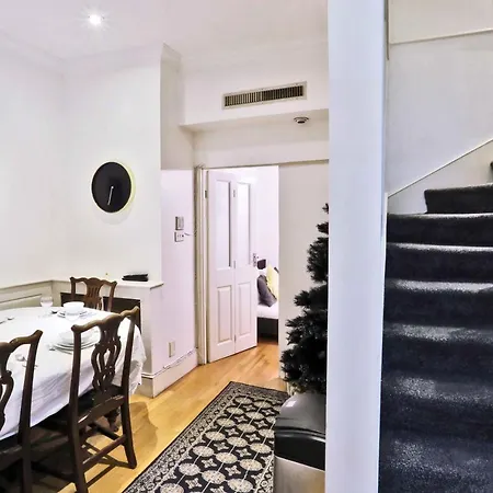 Magical & Charming 8 Covent Garden Townhouse * London