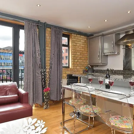 Beautiful 4-bedroom Flat In Bridge/borough! London
