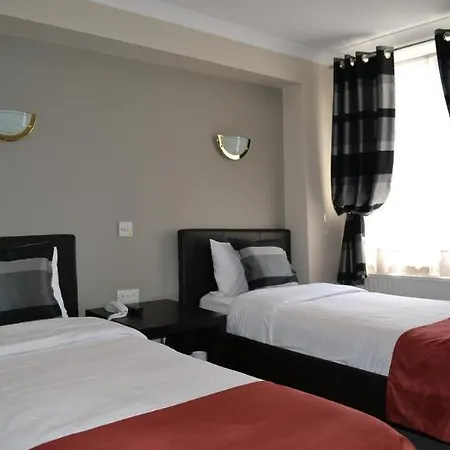 Smart Hyde Park View Hostel *