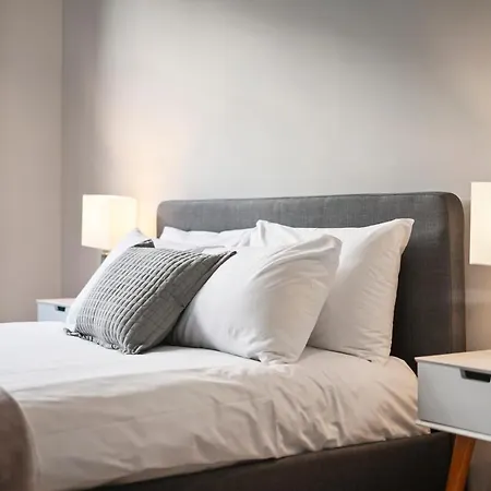2 Bed Lux Near Free Wifi By Aparts Apartment *