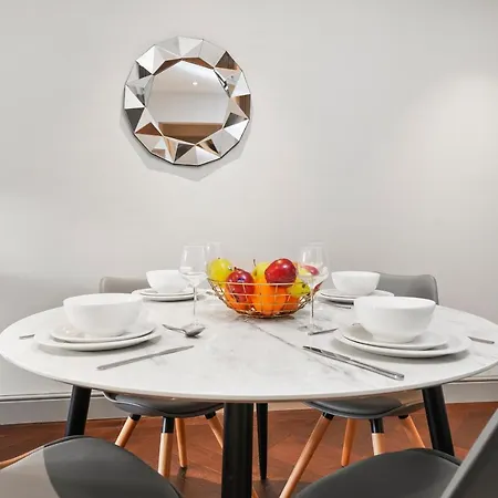 Apartment 2 Bed Lux Near Free Wifi By Aparts *