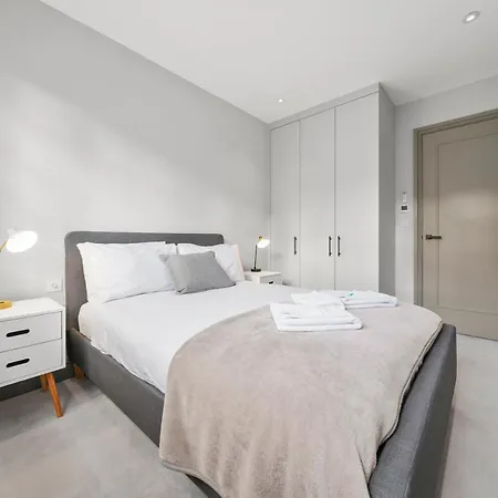 2 Bed Lux Near Free Wifi By Aparts