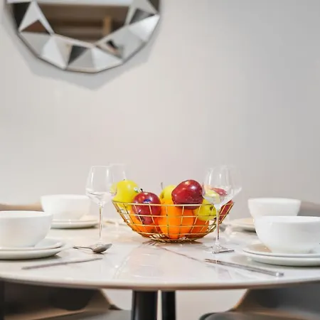 2 Bed Lux Near Free Wifi By Aparts Apartment London