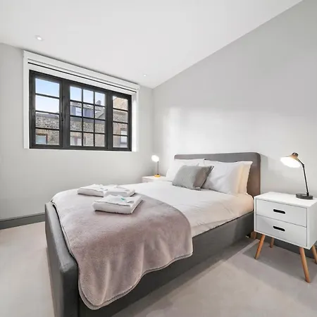2 Bed Lux Near Free Wifi By Aparts Apartment