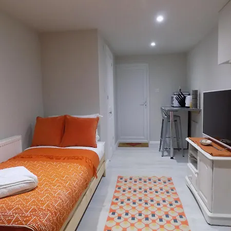 Lavender Oaks Apartment