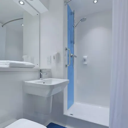 Travelodge London Northolt Hotel