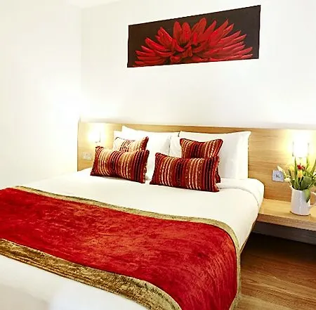 Hotel By Marriott Tower Bridge 4*