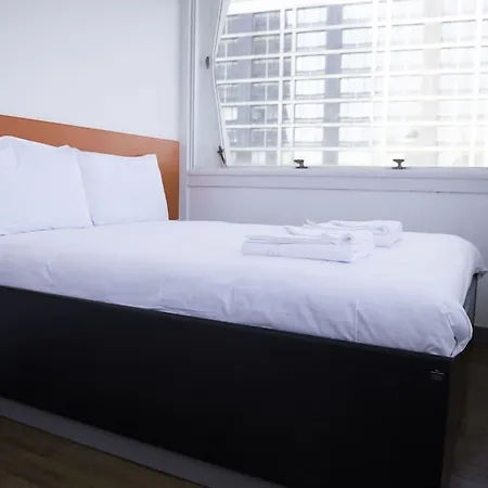 Easyhotel