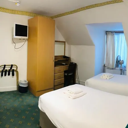 Отель Crescent 3*