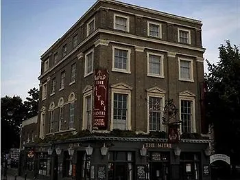 Hotel The Mitre 3*