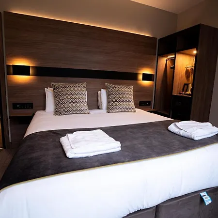 Merit Kensington 4* London