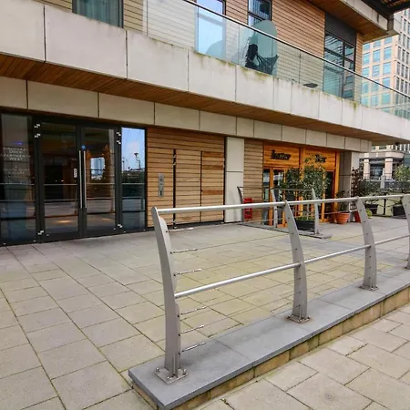 Canary Wharf - Corporate River View Apartments * London