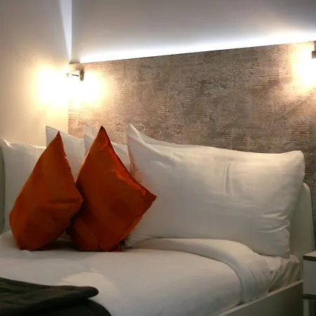Westciti Caroco Croydon