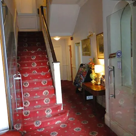 Hallam 3*