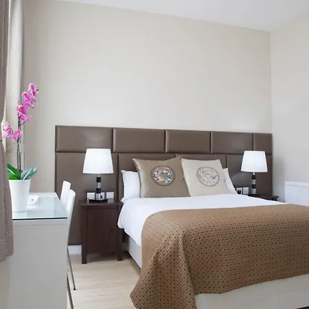 Hotel Belle Cour London