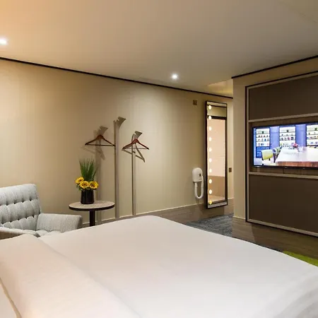 Aerotel London Heathrow Airport, Terminal 2 & Terminal 3 Hotel 4*