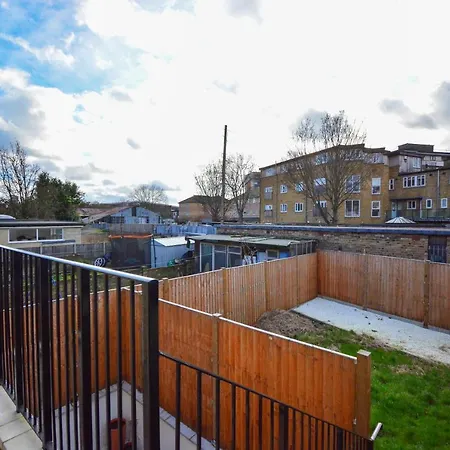 Wharf - Macarena Apartment London
