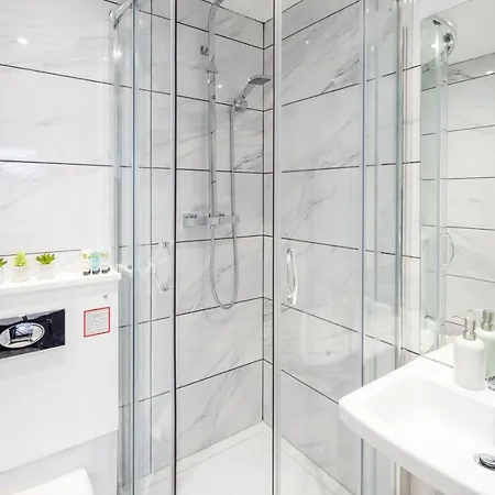 Skyline Serviced - Brixton Apartment *
