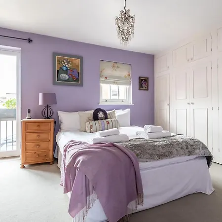 Charming Chiswick Near Ravenscourt Park By Underthedoormat *
