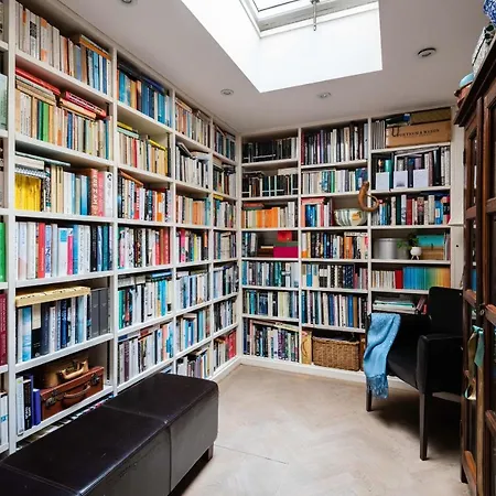 Charming Chiswick Near Ravenscourt Park By Underthedoormat *