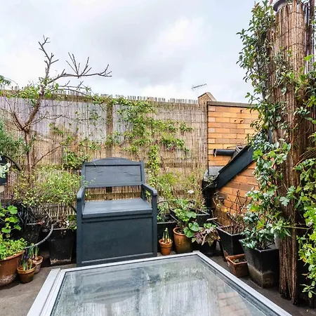 Charming Chiswick Near Ravenscourt Park By Underthedoormat Ferienhaus London