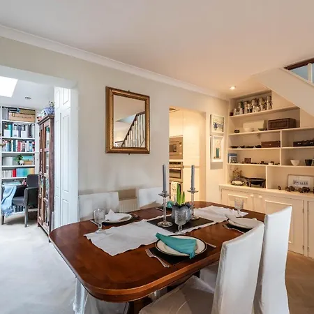 Ferienhaus Charming Chiswick Near Ravenscourt Park By Underthedoormat *