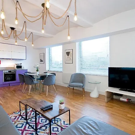 Mulberry Flat 4 - Two Bedroom 2nd Floor By Living