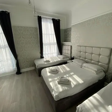 Hotel Swinton 2*