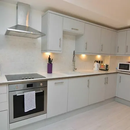 Wharf - Macarena Apartment London