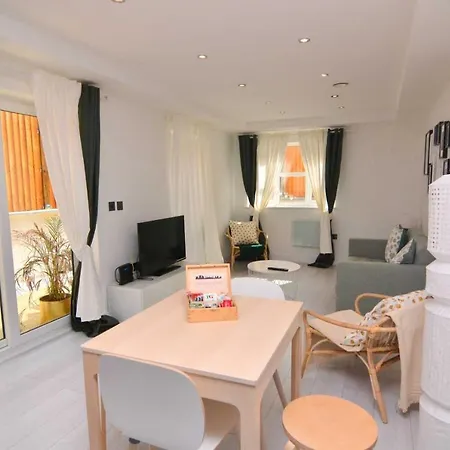 Wharf - Macarena Apartment London