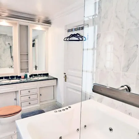Piccadilly Circus Suites *