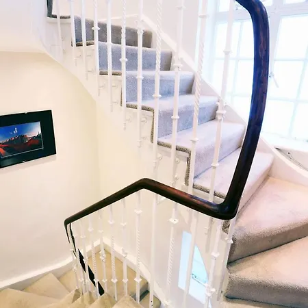 Piccadilly Circus Suites London