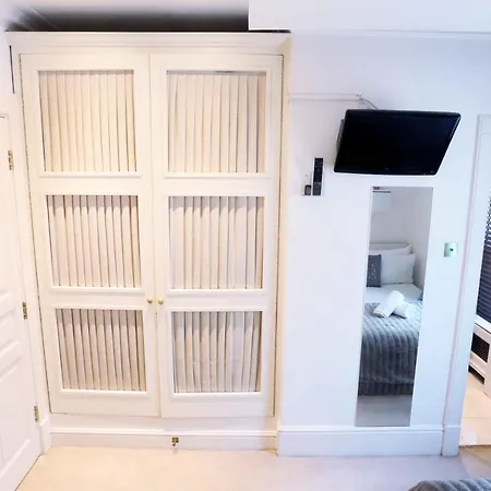 Piccadilly Circus Suites * London