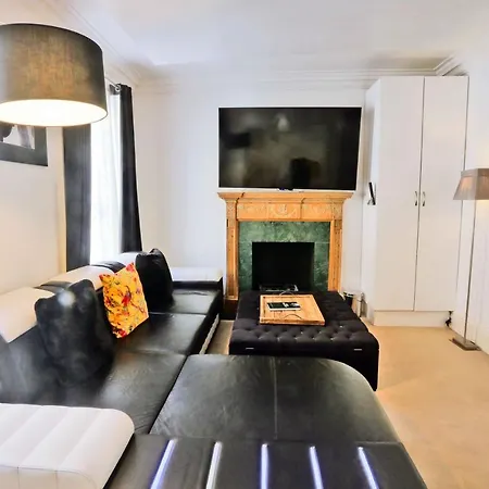 Piccadilly Circus Suites London