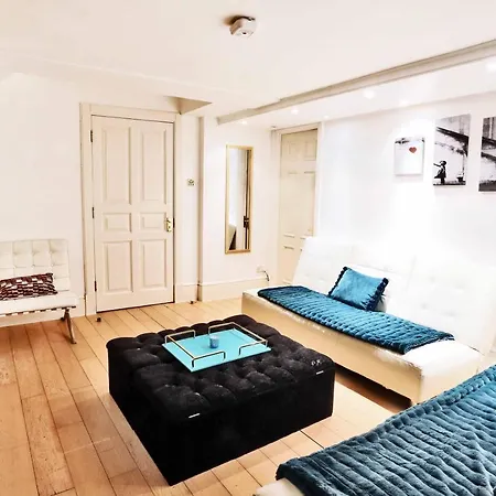 Piccadilly Circus Suites * London