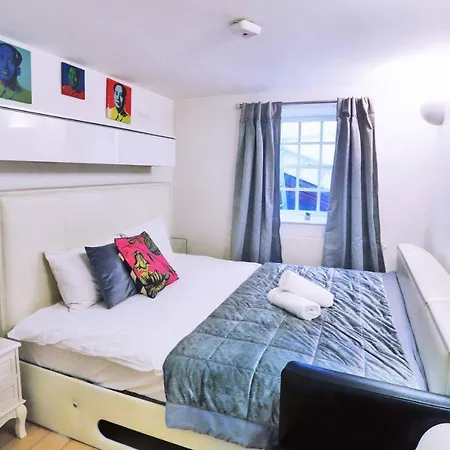 Piccadilly Circus Suites Apartment *