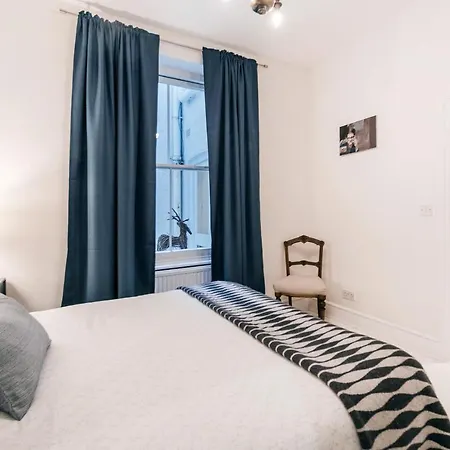 Cs Notting Hill London