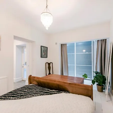 Cs Notting Hill London