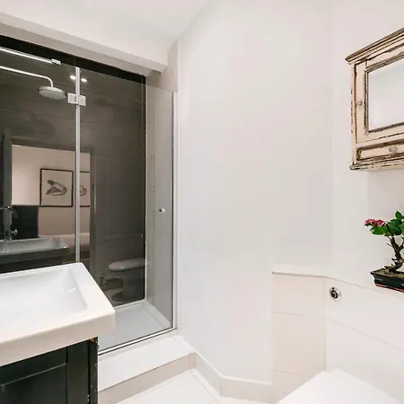Cs Notting Hill Apartment