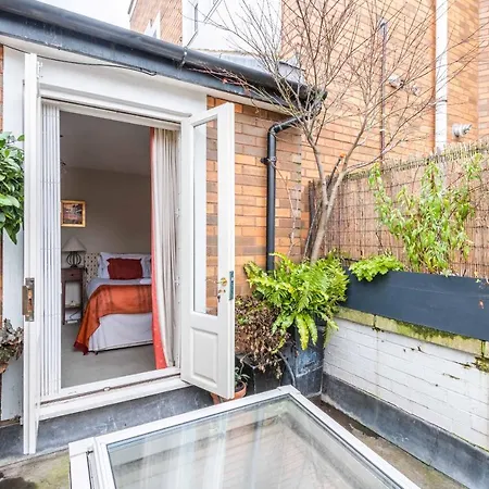 Charming Chiswick Near Ravenscourt Park By Underthedoormat Ferienhaus *