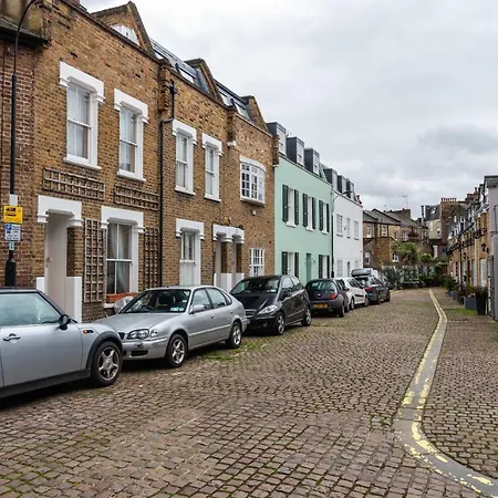 Charming Chiswick Near Ravenscourt Park By Underthedoormat Ferienhaus London