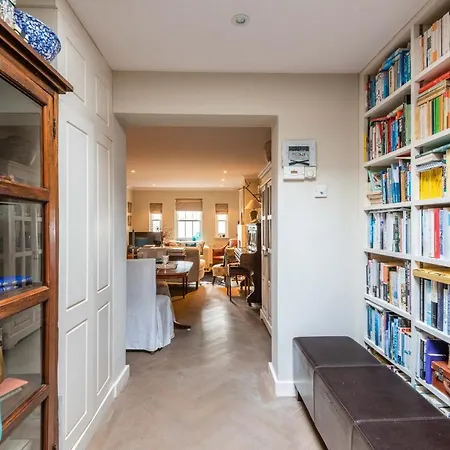 Charming Chiswick Near Ravenscourt Park By Underthedoormat *