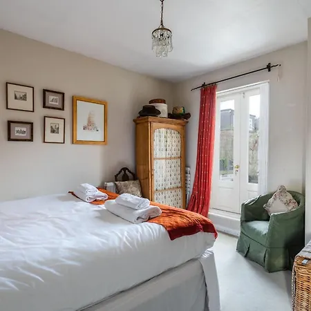 Charming Chiswick Near Ravenscourt Park By Underthedoormat Ferienhaus London