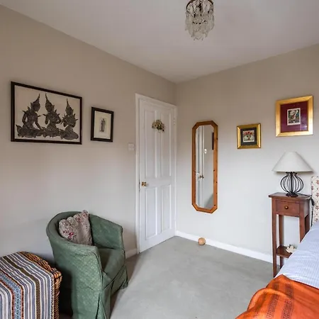 Charming Chiswick Near Ravenscourt Park By Underthedoormat * London