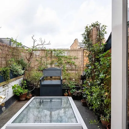 Charming Chiswick Near Ravenscourt Park By Underthedoormat